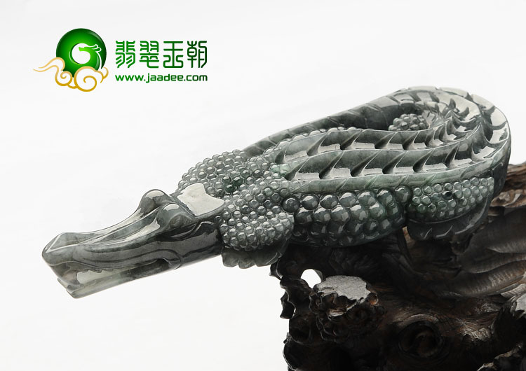 糯冰种墨色缅甸翡翠A货鳄鱼摆件