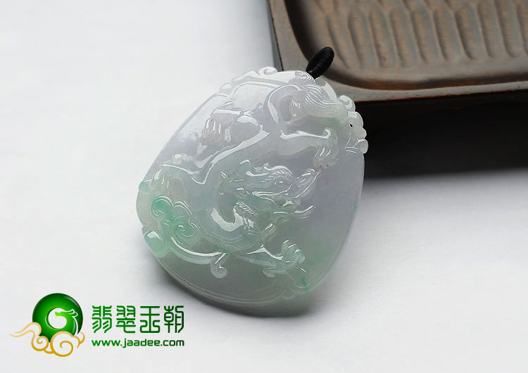 糯冰种淡春带彩缅甸翡翠A货龙牌挂件