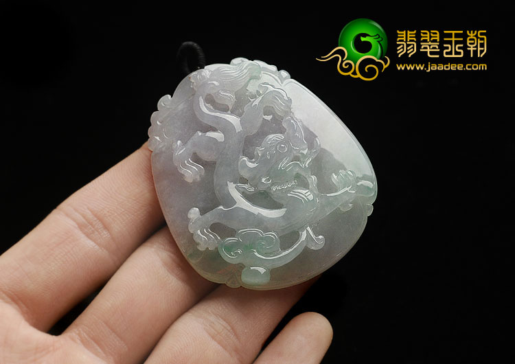 糯冰种淡春带彩缅甸翡翠A货龙牌挂件
