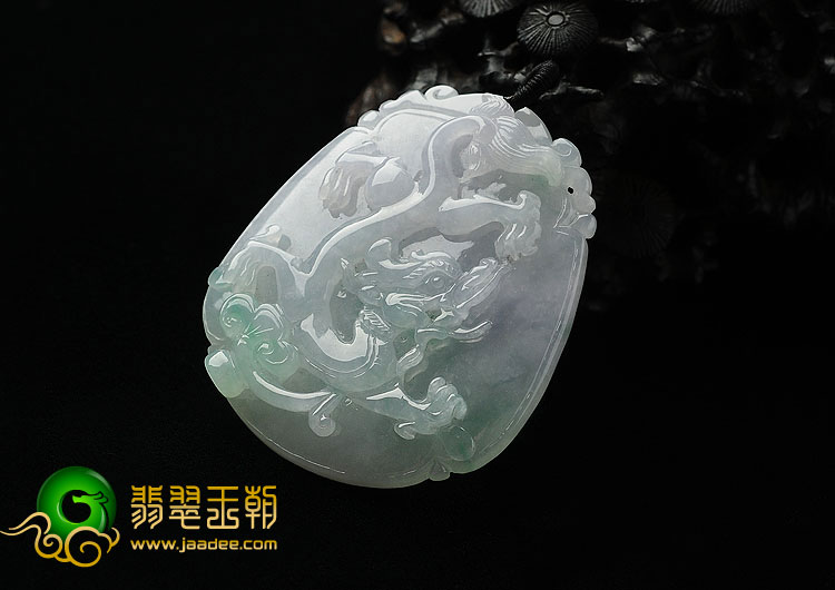 糯冰种淡春带彩缅甸翡翠A货龙牌挂件
