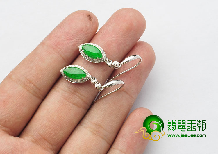 糯冰种阳绿缅甸翡翠A货镶白金耳坠（真钻）（一对）