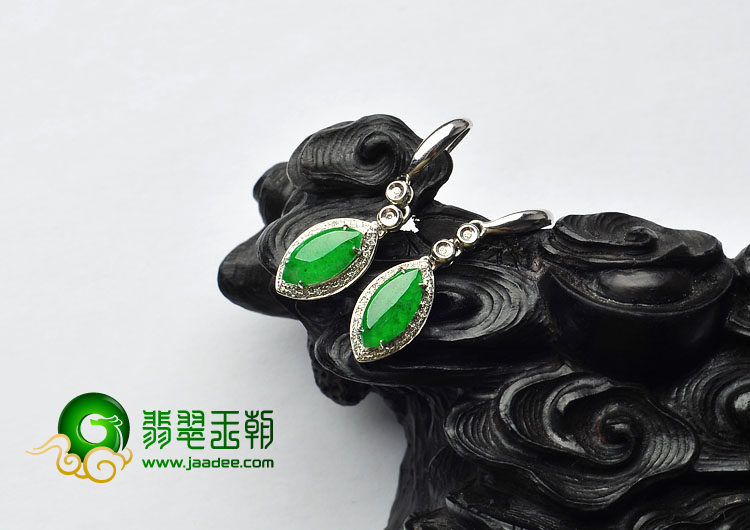糯冰种阳绿缅甸翡翠A货镶白金耳坠（真钻）（一对）