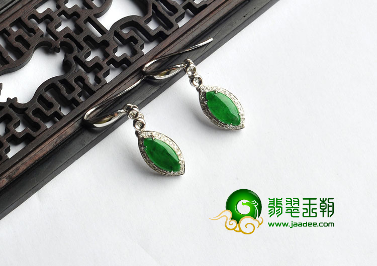 糯冰种阳绿缅甸翡翠A货镶白金耳坠（真钻）（一对）