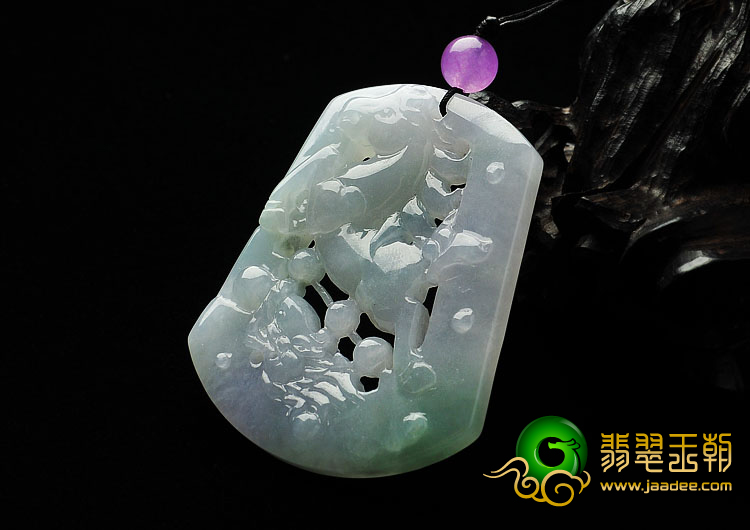 糯冰种淡春带彩缅甸翡翠A货马牌挂件