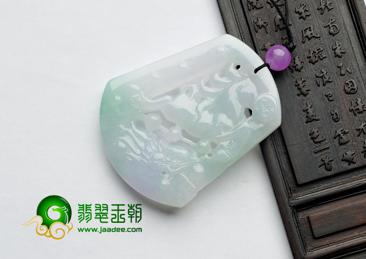 糯冰种淡春带彩缅甸翡翠A货马牌挂件