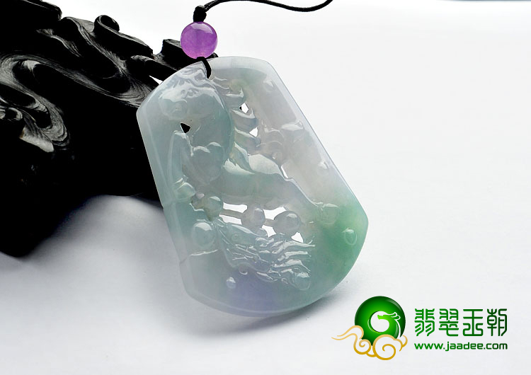 糯冰种淡春带彩缅甸翡翠A货马牌挂件