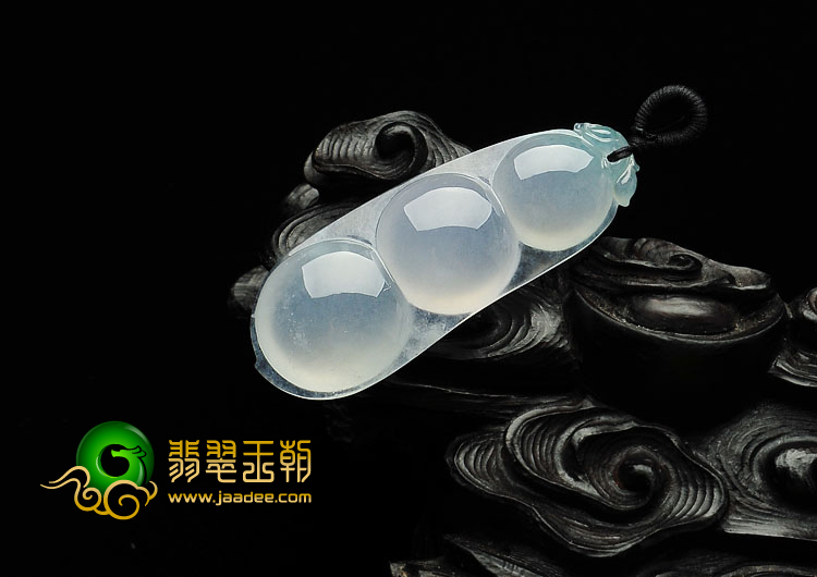 冰种略飘花缅甸翡翠A货四季豆挂件