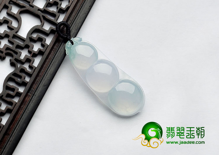 冰种略飘花缅甸翡翠A货四季豆挂件
