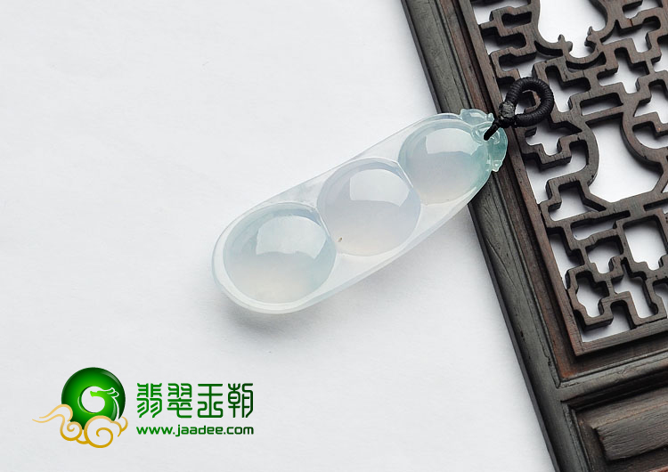 冰种略飘花缅甸翡翠A货四季豆挂件
