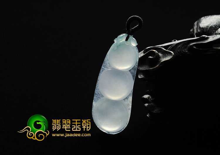 冰种略飘花缅甸翡翠A货四季豆挂件