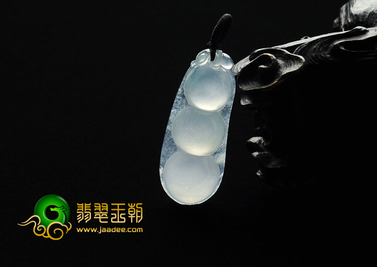 冰种略飘花缅甸翡翠A货四季豆挂件