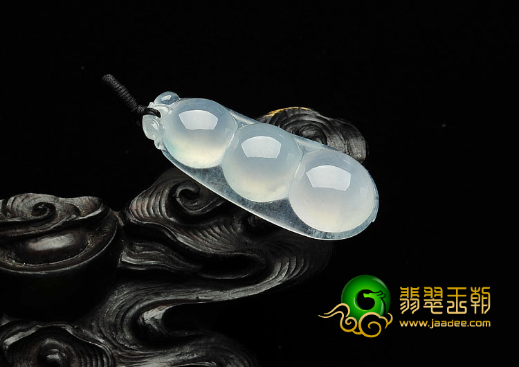 冰种略飘花缅甸翡翠A货四季豆挂件