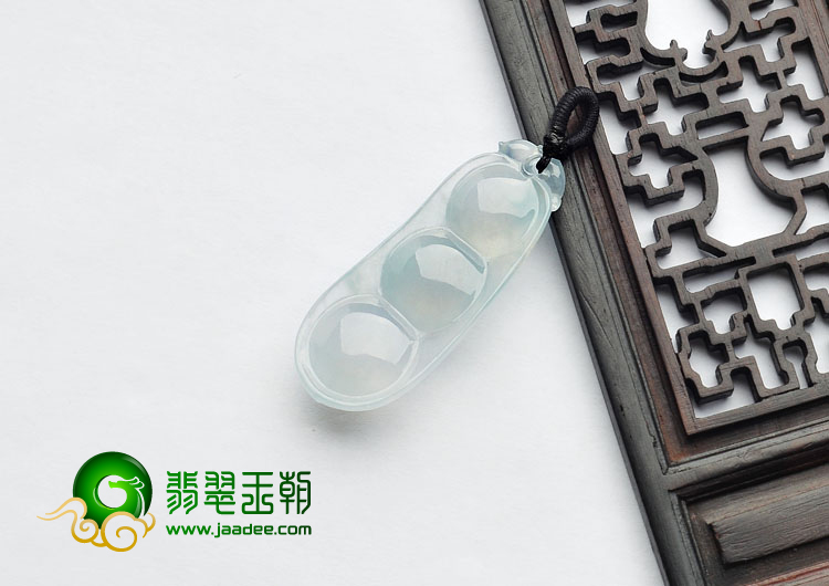 冰种略飘花缅甸翡翠A货四季豆挂件
