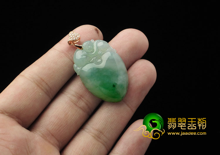 糯冰种飘翠缅甸翡翠A货灵猴献寿挂件