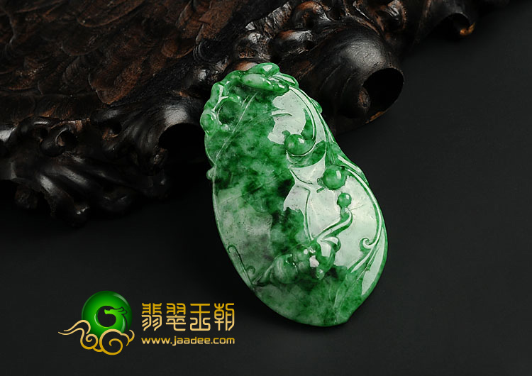 糯冰种癣加绿缅甸翡翠A货豆子挂件