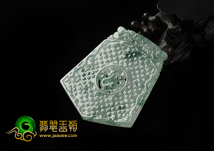 冰种飘花缅甸翡翠A货仿古龙牌挂件