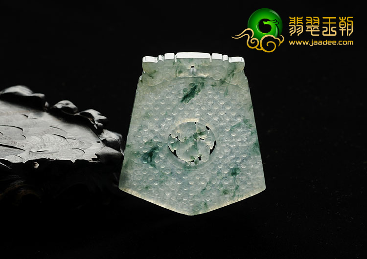 冰种飘花缅甸翡翠A货仿古龙牌挂件
