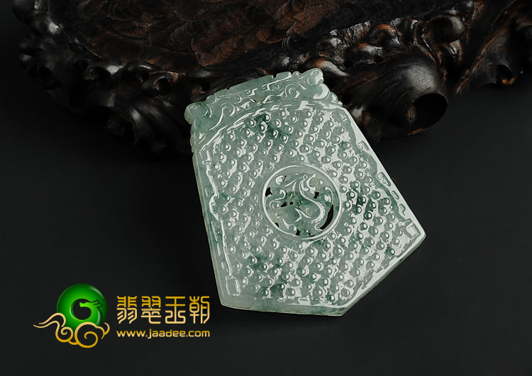 冰种飘花缅甸翡翠A货仿古龙牌挂件