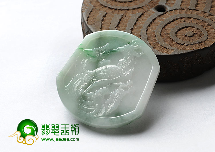 糯冰种春带彩缅甸翡翠A货龙牌挂件