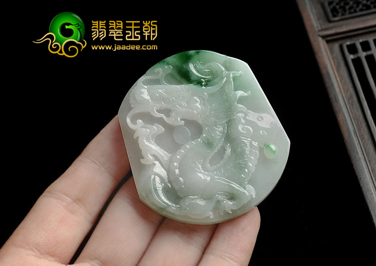 糯冰种春带彩缅甸翡翠A货龙牌挂件