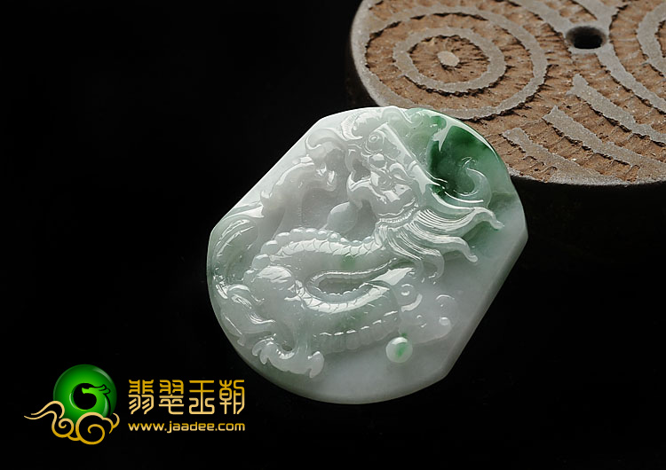 糯冰种春带彩缅甸翡翠A货龙牌挂件