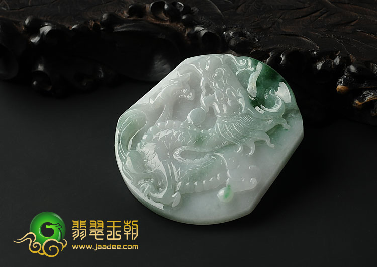 糯冰种春带彩缅甸翡翠A货龙牌挂件