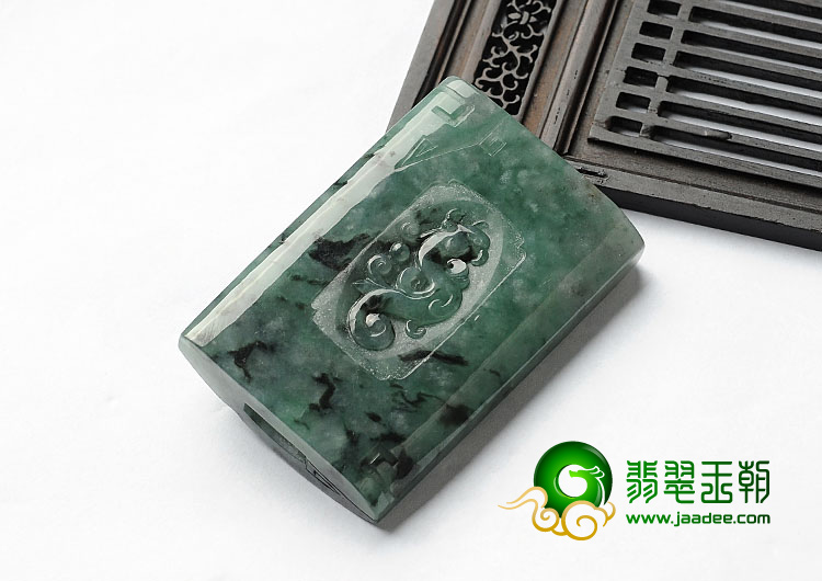 糯冰种飘花缅甸翡翠A货仿古龙挂件