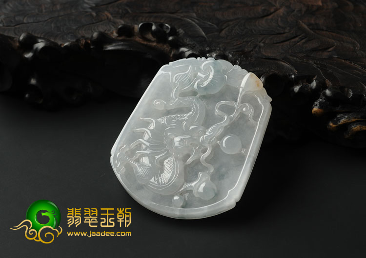 冰种飘花缅甸翡翠A货龙牌挂件