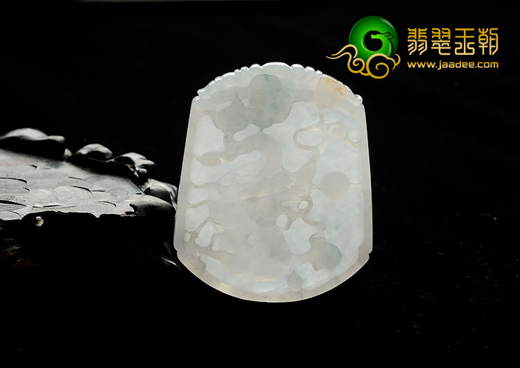 冰种飘花缅甸翡翠A货龙牌挂件