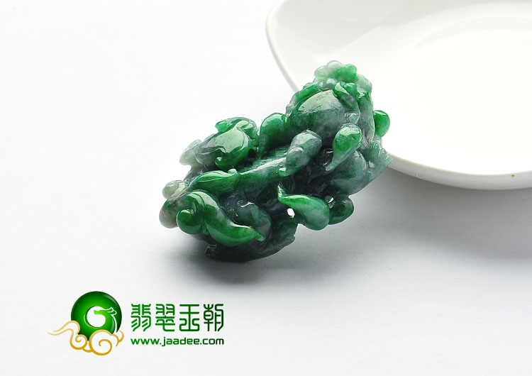 糯冰种翠色缅甸翡翠A货貔貅挂件