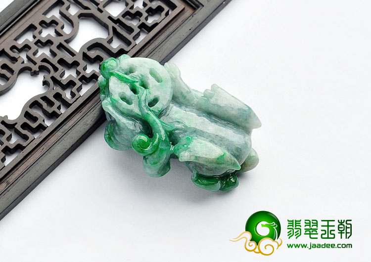 糯冰种翠色缅甸翡翠A货貔貅挂件