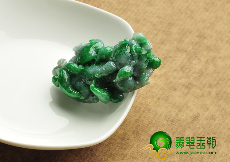 糯冰种翠色缅甸翡翠A货貔貅挂件