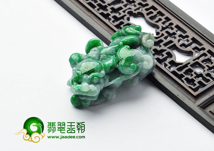 糯冰种翠色缅甸翡翠A货貔貅挂件