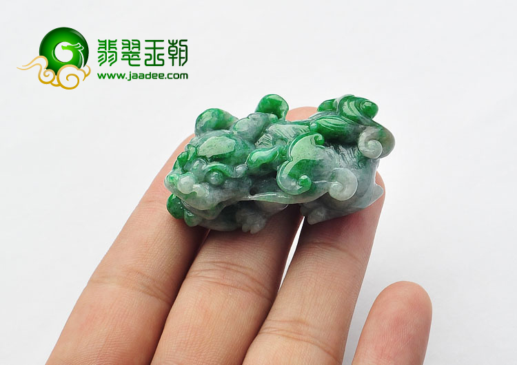 糯冰种翠色缅甸翡翠A货貔貅挂件