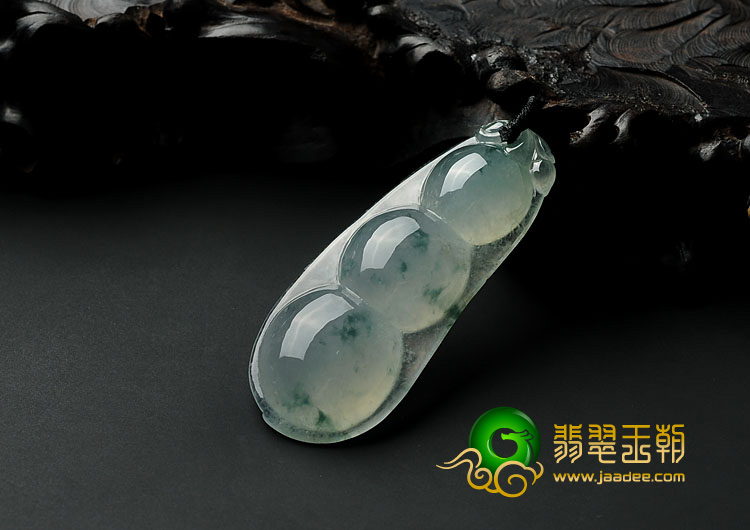 冰种飘花缅甸翡翠A货四季豆挂件