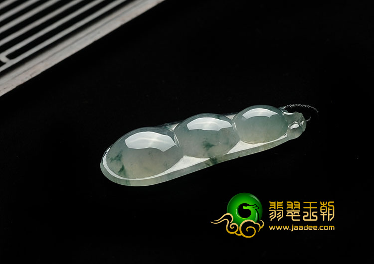 冰种飘花缅甸翡翠A货四季豆挂件