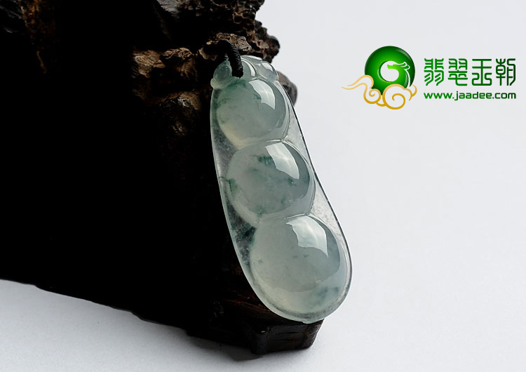 冰种飘花缅甸翡翠A货四季豆挂件
