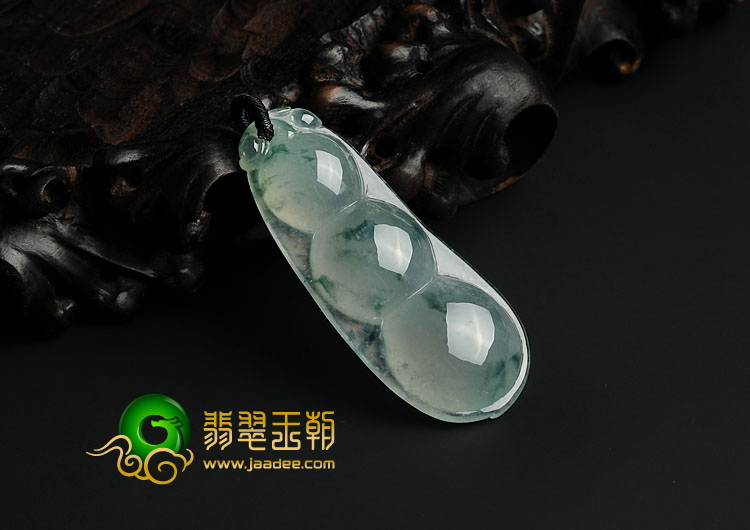 冰种飘花缅甸翡翠A货四季豆挂件