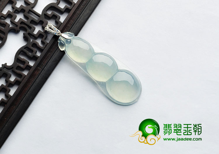 冰种晴水缅甸翡翠A货四季豆挂件