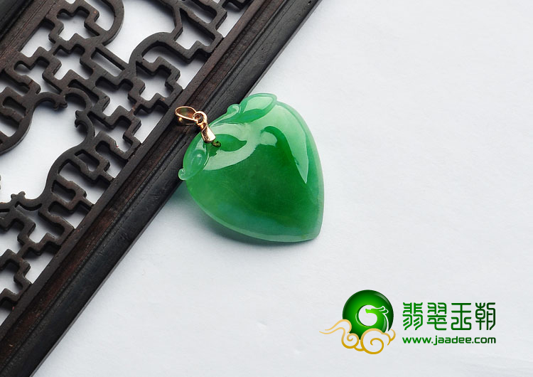 糯冰种翠色缅甸翡翠A货心心相印挂件