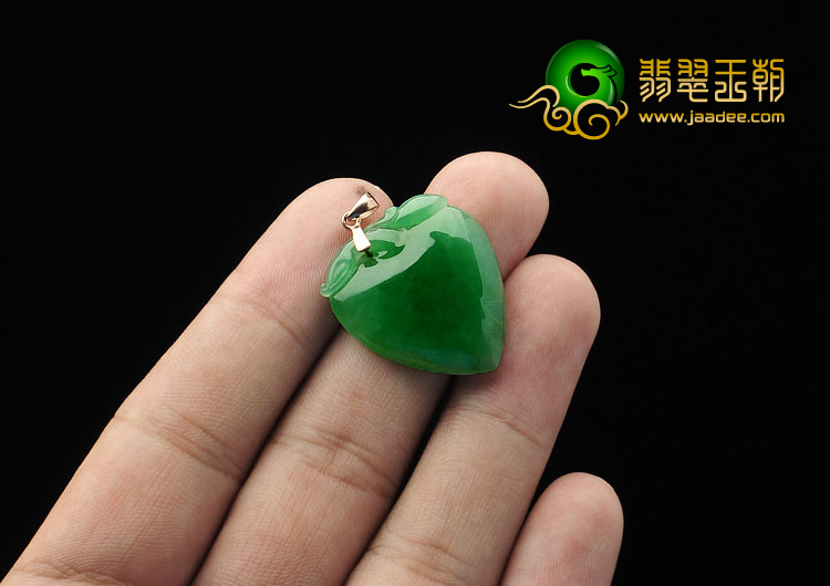 糯冰种翠色缅甸翡翠A货心心相印挂件