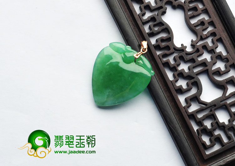 糯冰种翠色缅甸翡翠A货心心相印挂件