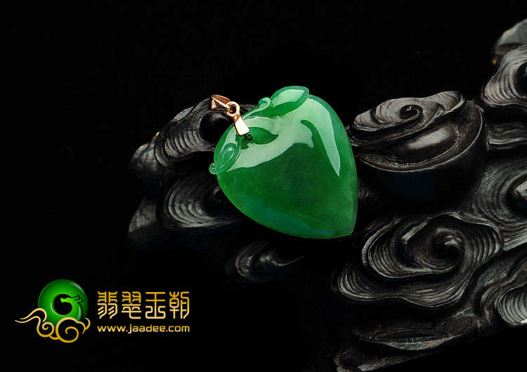 糯冰种翠色缅甸翡翠A货心心相印挂件
