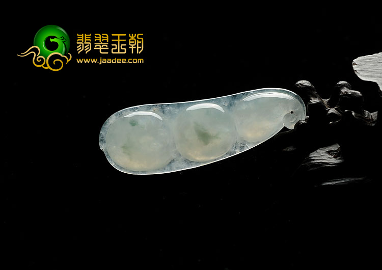 (超值推荐)冰种飘花缅甸翡翠A货四季豆挂件