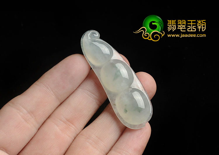 (超值推荐)冰种飘花缅甸翡翠A货四季豆挂件