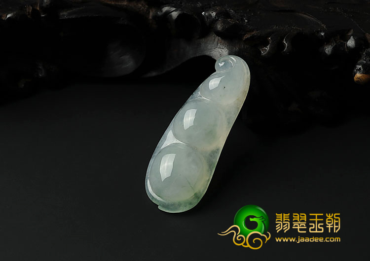 冰种飘花缅甸翡翠A货四季豆挂件