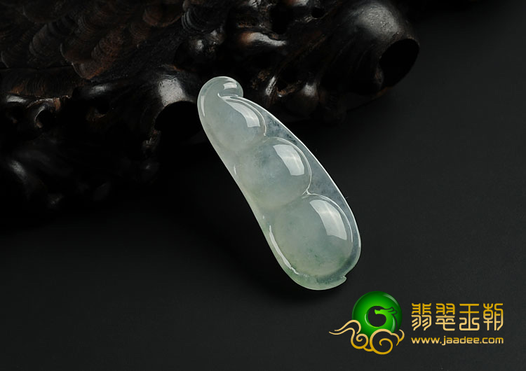 冰种飘花缅甸翡翠A货四季豆挂件