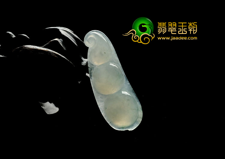 冰种飘花缅甸翡翠A货四季豆挂件
