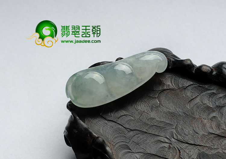 冰种飘花缅甸翡翠A货四季豆挂件