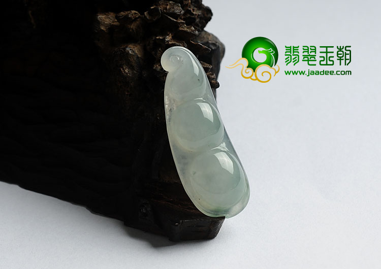 冰种飘花缅甸翡翠A货四季豆挂件